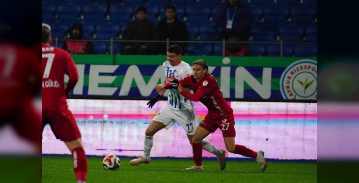 Halil Dervişoğlu'nun hat-trick'iyle Çaykur Rizespor, Gaziantep FK'yi 5-2 mağlup etti