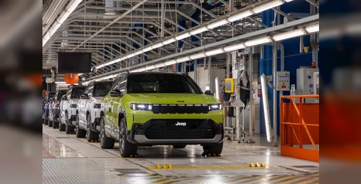 Jeep'in yeni nesil Compass SUV'u banttan indi: Hibrit ve elektrikli seçeneklerle geliyor