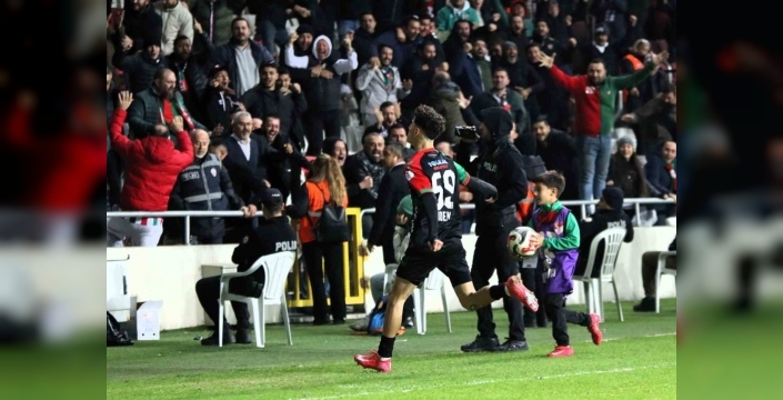 Karşıyaka'nın genç yeteneği Adem Yeşilyurt, büyük kulüplerin gözdesi oldu