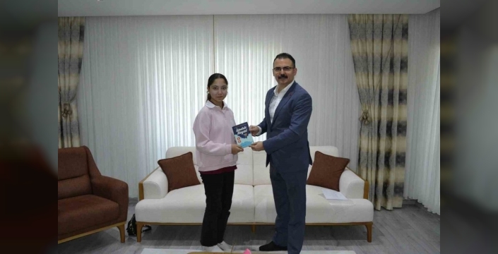 Kaymakam Ateş, öğrencilerin evinde samimi sohbetler gerçekleştirdi