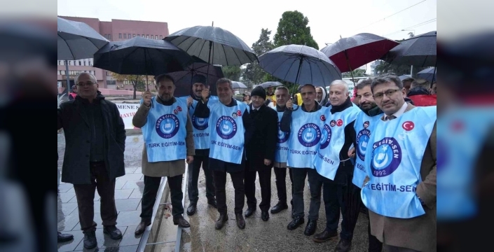 Öğrencilerden öğretmene şiddet olayına sendikalardan sert tepki