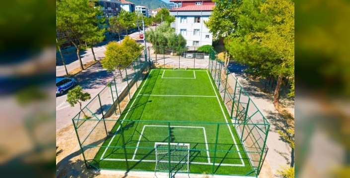 Osmaneli'ye Gençler İçin Yeni Halı Saha Açıldı