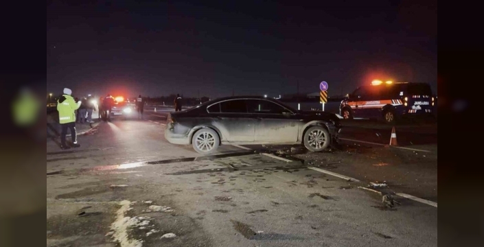 Aksaray'da trafik kazası: Minibüs takla attı, 2 yaralı