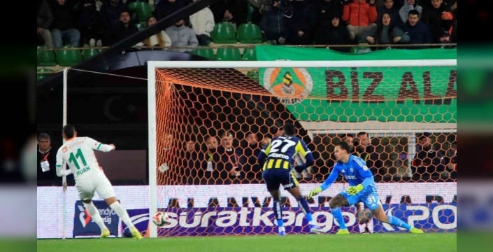 Fenerbahçe, Alanya deplasmanında geri döndü: Sarı-Lacivertliler 3-2 kazandı