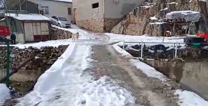 Develi'de köprüde korkuluk yok, mahalleli can güvenliğinden endişeli!