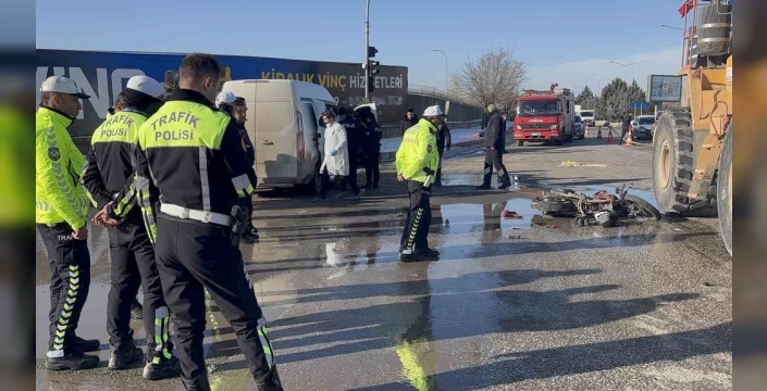 Gaziantep'te feci kaza: İş makinesinin altında kalan motosikletli hayatını kaybetti