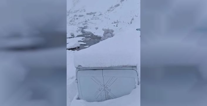 Kar ve Çığ Tehlikesi: Hakkari-Van Yolunda 100 Kişi Köyde Misafir Edildi