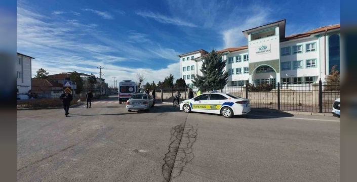 Karaman'da otomobil ile cip çarpıştı: 3 kişi yaralandı