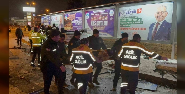 Kayseri'de kaza sonrası alev alan otomobilde can pazarı: 3 yaralı