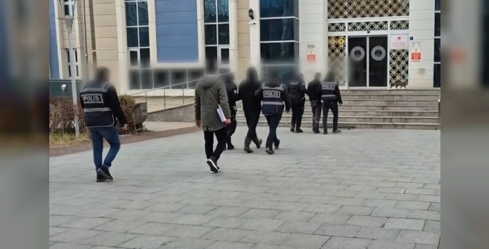 Kırşehir'de hırsızlık şüphelileri yakalandı, ruhsatsız tüfek ele geçirildi