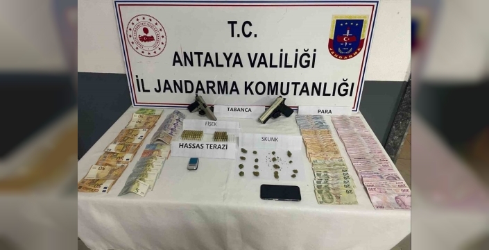 Manavgat'ta nefes kesen operasyon: Uyuşturucu, silah ve para çıktı, 1 kişi tutuklandı