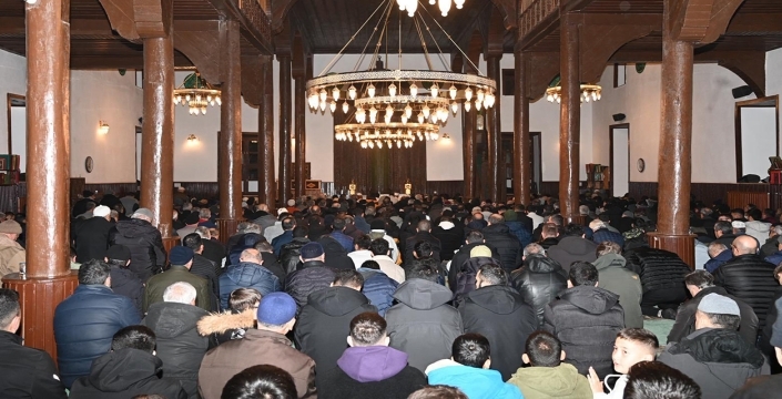 Miraç Kandili’nde Seyyidharun Camii doldu taştı
