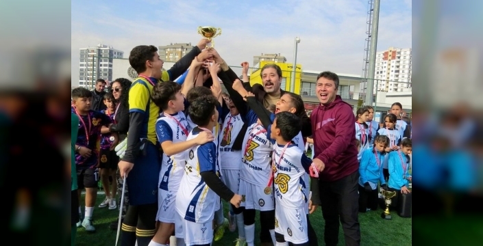 Osman Ulubaş Köşk Ortaokulu, Kayseri'de futbolda namağlup şampiyon!