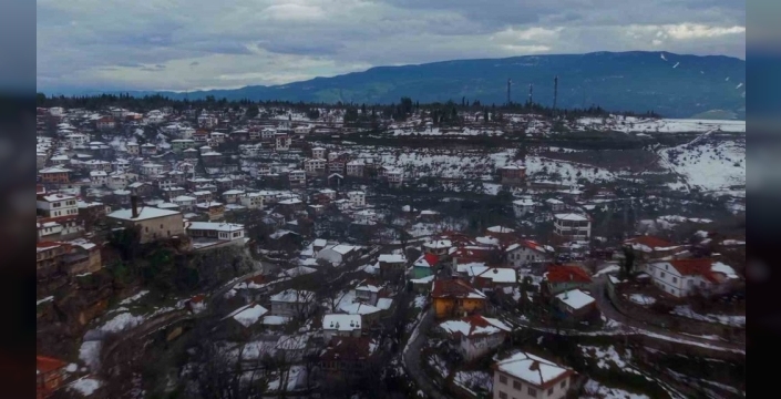 Safranbolu'nun tarihi evleri karla kaplanınca masalsı bir görsel şölene dönüştü