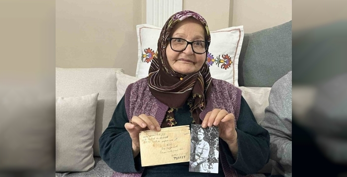 Şehit babasının 75 yıllık mektuplarına sarılan kızın yürek burkan hikayesi