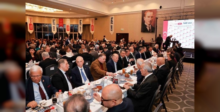 Adana'da koruyucu aileler ve çocukları, geleneksel iftarda bir araya geldi
