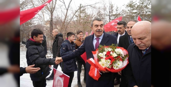 Bakan Tekin, Ramazan etkinliklerine yönelik eleştirilere yanıt verdi