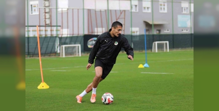 Galatasaray maçına hazırlanan Alanyaspor'da sürpriz doğum günü kutlaması
