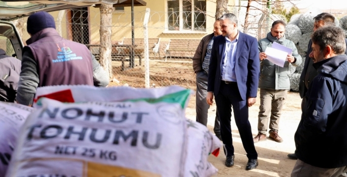 Ilgın'da üreticilere nohut tohumu dağıtıldı