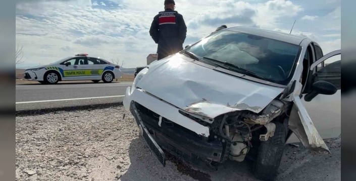 Köyüne giderken kaza geçiren sürücü hastaneye kaldırıldı