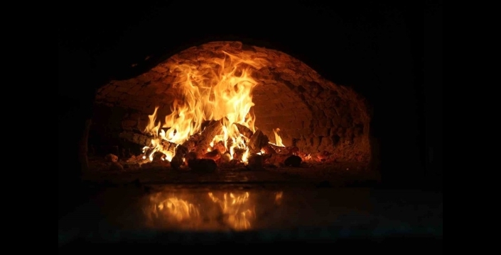 Ramazan ayında tahinli pide, meşe odunlu fırınlarda pişiyor