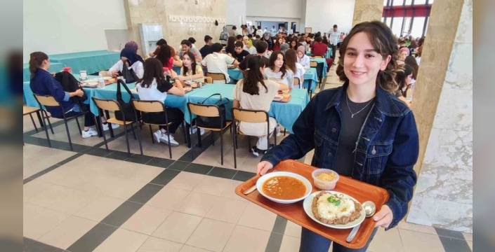 Selçuk Üniversitesinde öğrencilerin talepleriyle şekillenen iftar sofraları