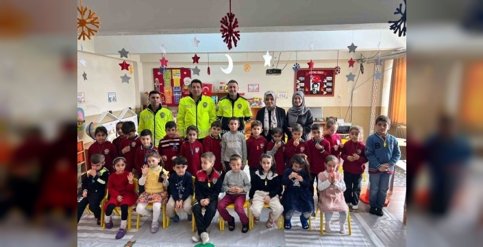 Tercan'da minik öğrencilere trafik bilinci aşılandı