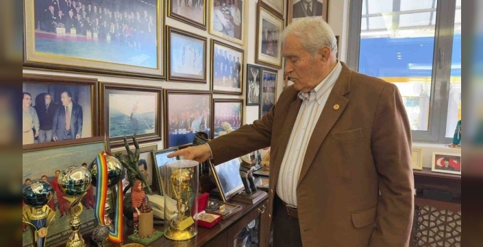 Türk güreşinin efsane ismi Ahmet Ayık'a anlamlı onur ödülü