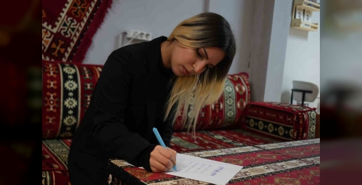 Türkmenistanlı şarkıcıdan skandal! Söz yazarı Civan'ın şarkısı izinsiz kullanıldı, telif hakkı savaşı başladı