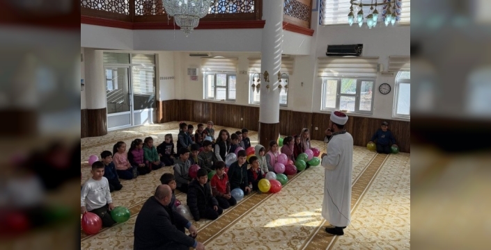 Anamur'da çocuklar, camilerde manevi değerleri öğreniyor
