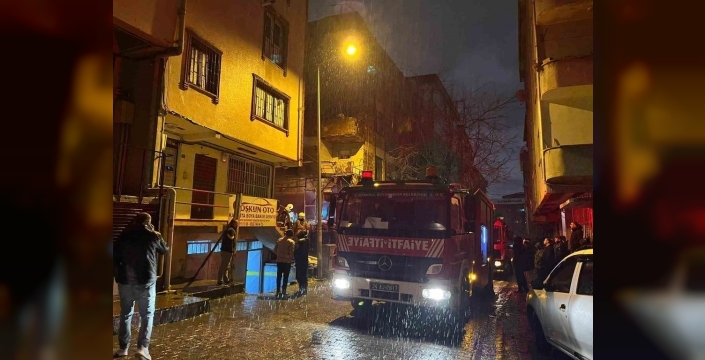 Bahçelievler'de hurda depo yangını panik yarattı
