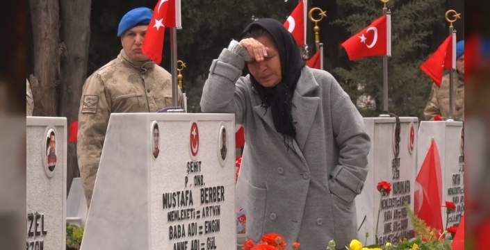 Edirnekapı Şehitliği'nde bayram öncesi duygusal anlar