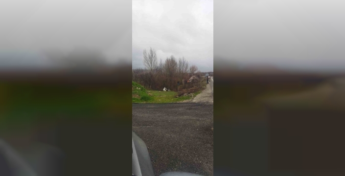 Elazığ'da otomobil dereye devrildi: 3 yaralı