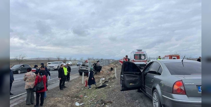 Karapınar'da feci kaza: 4 yaralı hastaneye kaldırıldı