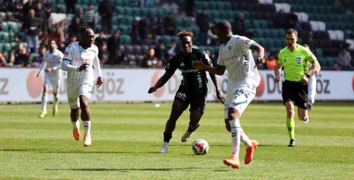 Konyaspor galibiyet hasretini bitirdi: 3 puan Kocaeli'nden geldi