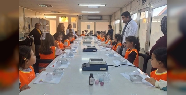 Köyceğizli minikler, mum yapımını eğlenceli bir etkinlikte öğrendi