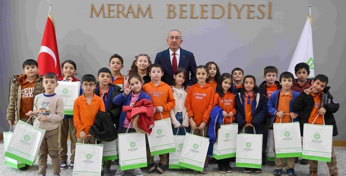 Meram Belediyesi’nde minik ziyaretçiler: Başkan Kavuş öğrencilerle buluştu