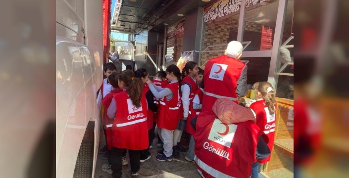 Minik Kalplerden Askıda Ekmek Kampanyasına Dev Destek: Öğrenciler Harçlıklarıyla İyilik Bıraktı