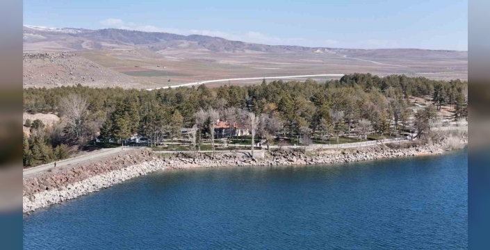 Sarımsaklı Barajı Mesire Alanı, yenilenen yüzüyle ziyaretçilerini bekliyor