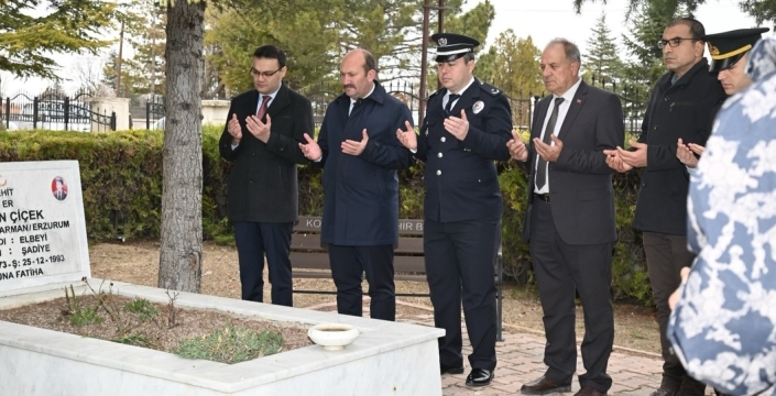 Şehitler bayramda kabirleri başında anıldı