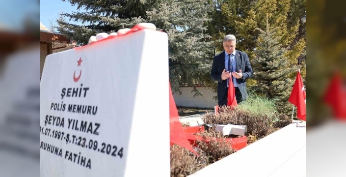 Şehitliklere vefa: Mezarlıklar temizlendi