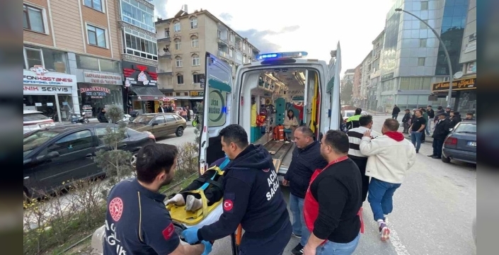 Yolculuk sonu hüsran: Refüjdeki dubalara çarpan otomobilde bir kişi yaralandı