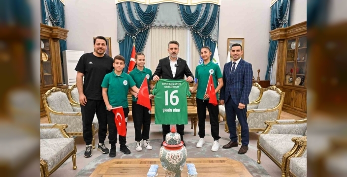23 Nisan'da başkanlık koltuğu çocuklara devredildi