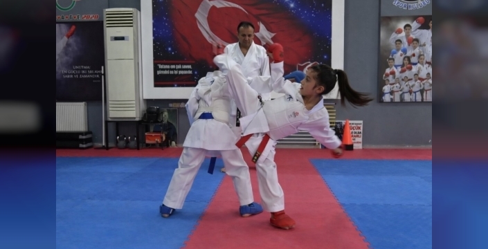 7 yaşındaki Zeynep, Türkiye karate şampiyonu oldu