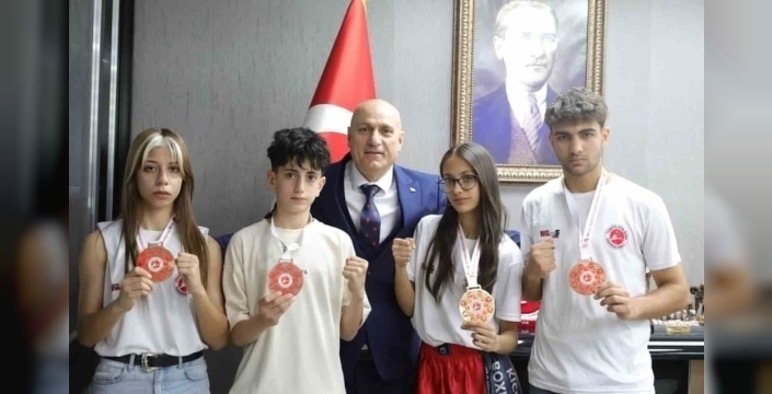 Adıyamanlı kick boksçular, Türkiye şampiyonasında zaferle döndü