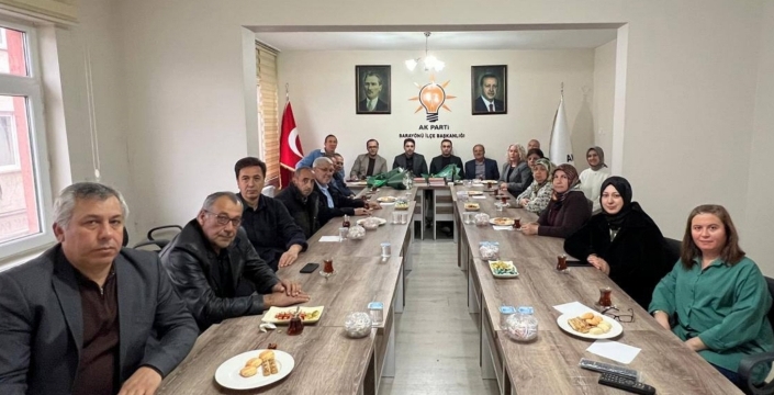 AK Parti Sarayönü teşkilatında İstişare toplantısında yol haritası belirlendi