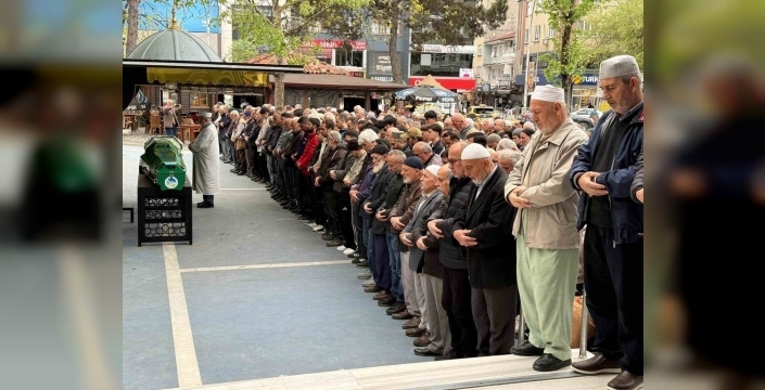 Akyazı'da kan donduran kavga: Göğsünden bıçaklanan genç son yolculuğuna uğurlandı