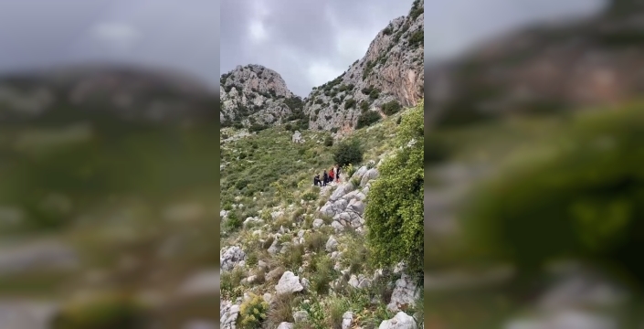 Antalya'da dağa tırmanırken düşen kişi ekipler tarafından kurtarıldı