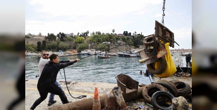 Antalya'da deniz dip temizliği ile mavi Akdeniz için farkındalık yaratıldı