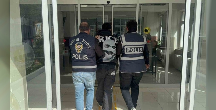 Apartmandan ayakkabı çalan hırsız kamerada yakalandı, tutuklandı!